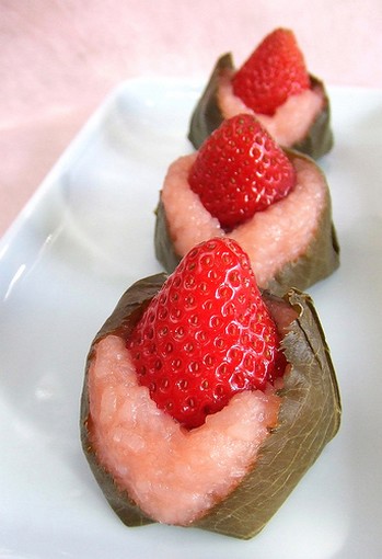 Strawberries+wearing+kimono_Japanese+dessert.jpg