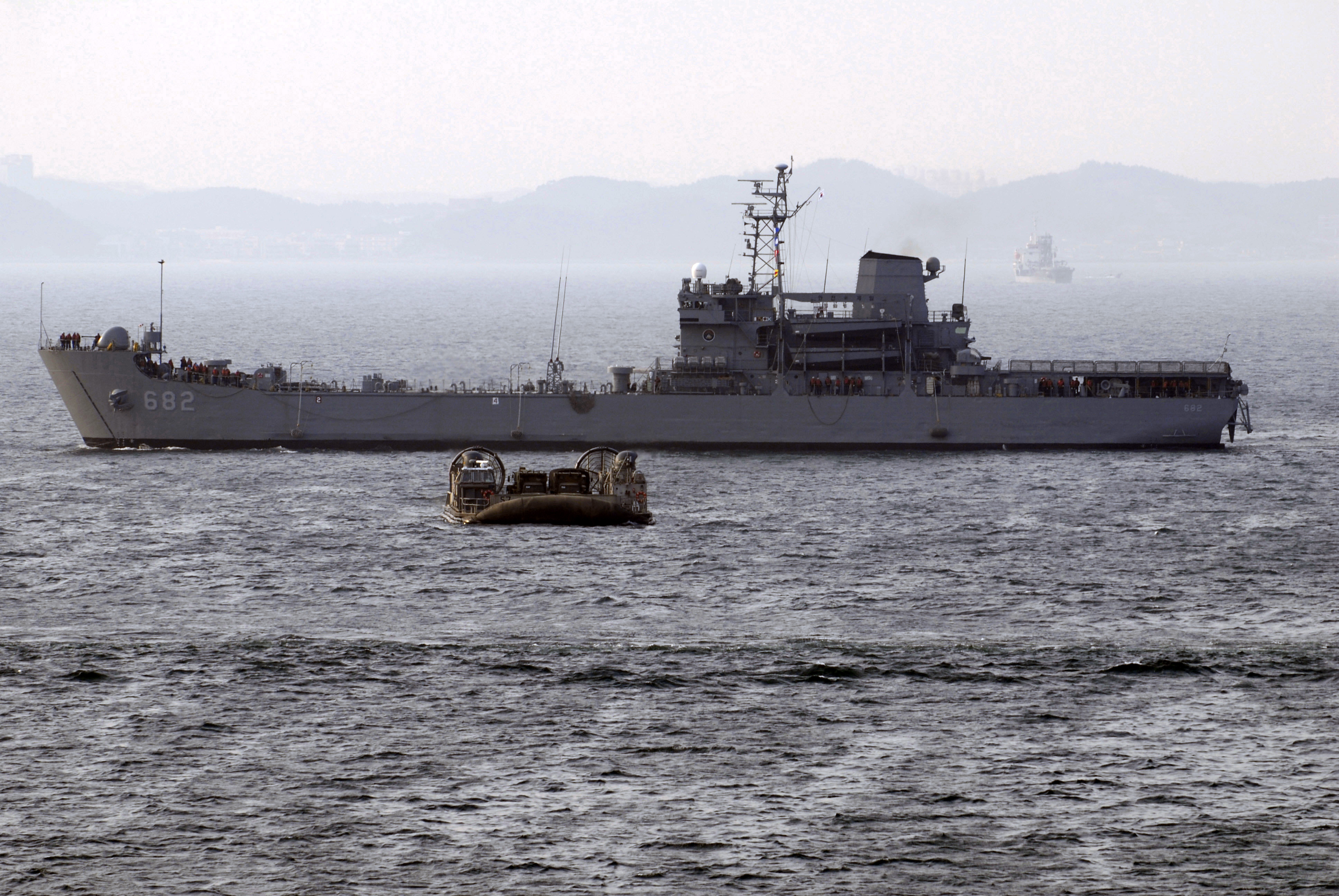 ROK_LST682_behind_a_LCAC.jpg