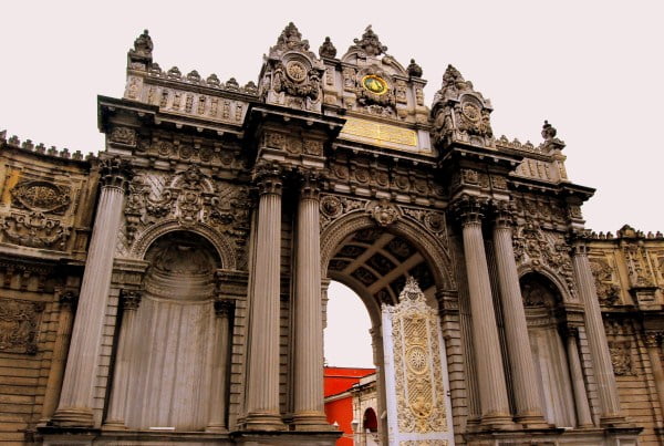 Entrance-to-Dolmabahce-palace.jpg