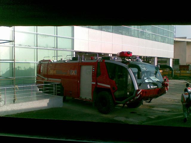 Fire_Tender_Delhi_Airport.jpg