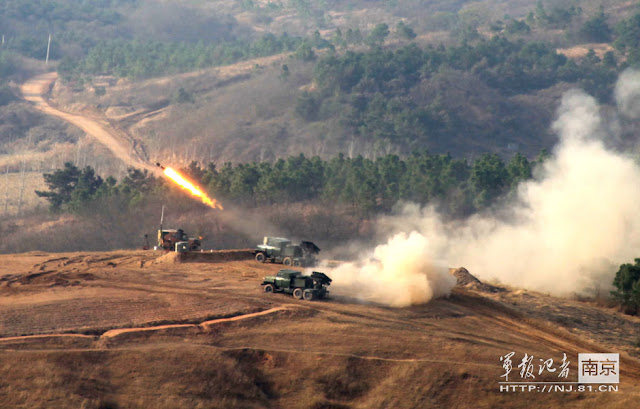 PLA%2Bconducts%2Bactual-troop%2Bconfrontation%2Btraining%2Bat%2Bthe%2BSanjie%2BTraining%2BBase%2Bof%2Bthe%2BNanjing%2BMilitary%2BArea%2BCommand%2B%2528MAC%2529%2Bon%2BNov%2B%2B27%2B2012%2B13.jpg