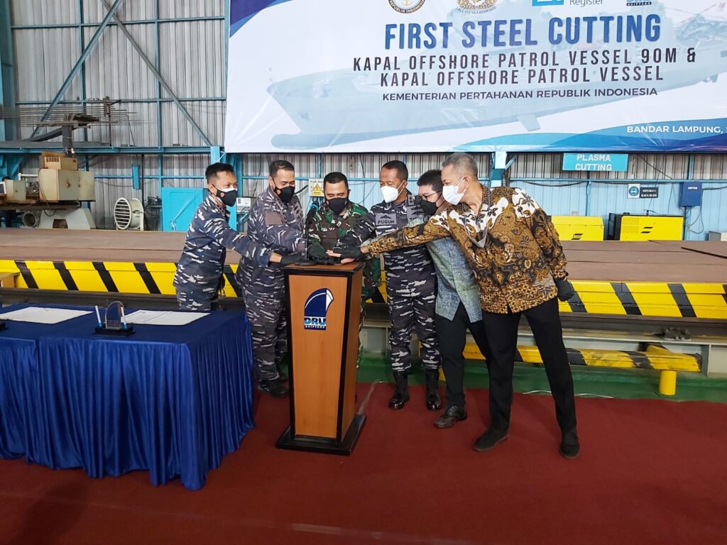 Indonesian-Navy-OPVs-first-steel-cutting-1024x768.jpg