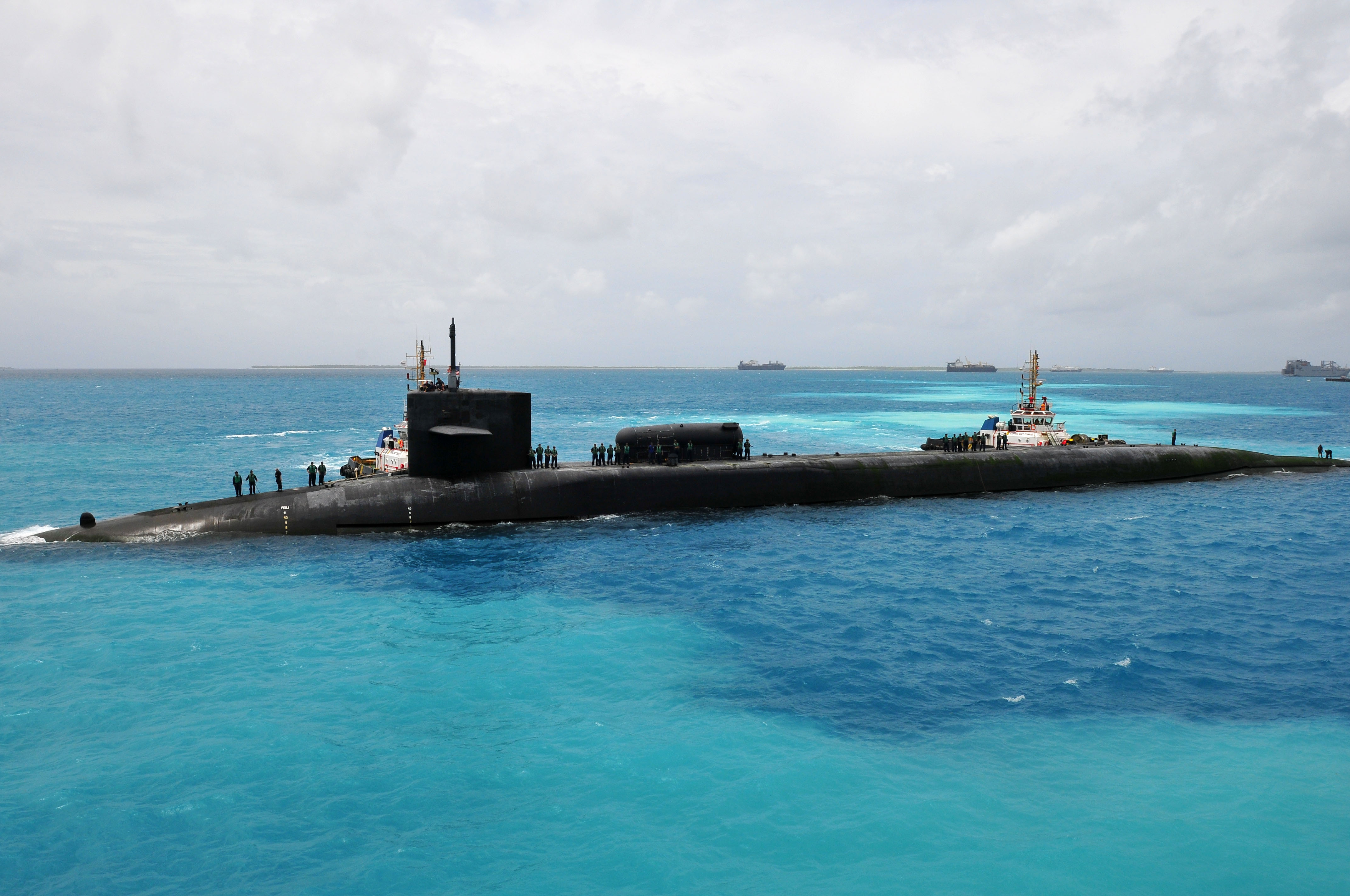 US_Navy_110905-N-JH293-063_The_Ohio-class_guided-missile_submarine_USS_Georgia_%28SSGN_729%29_prepares_to_moor_outboard_of_the_submarine_tender_USS_Emo.jpg