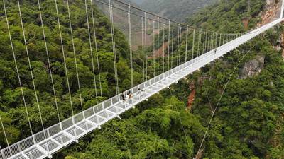 The Bach Long glass bridge is now open to visitors. 