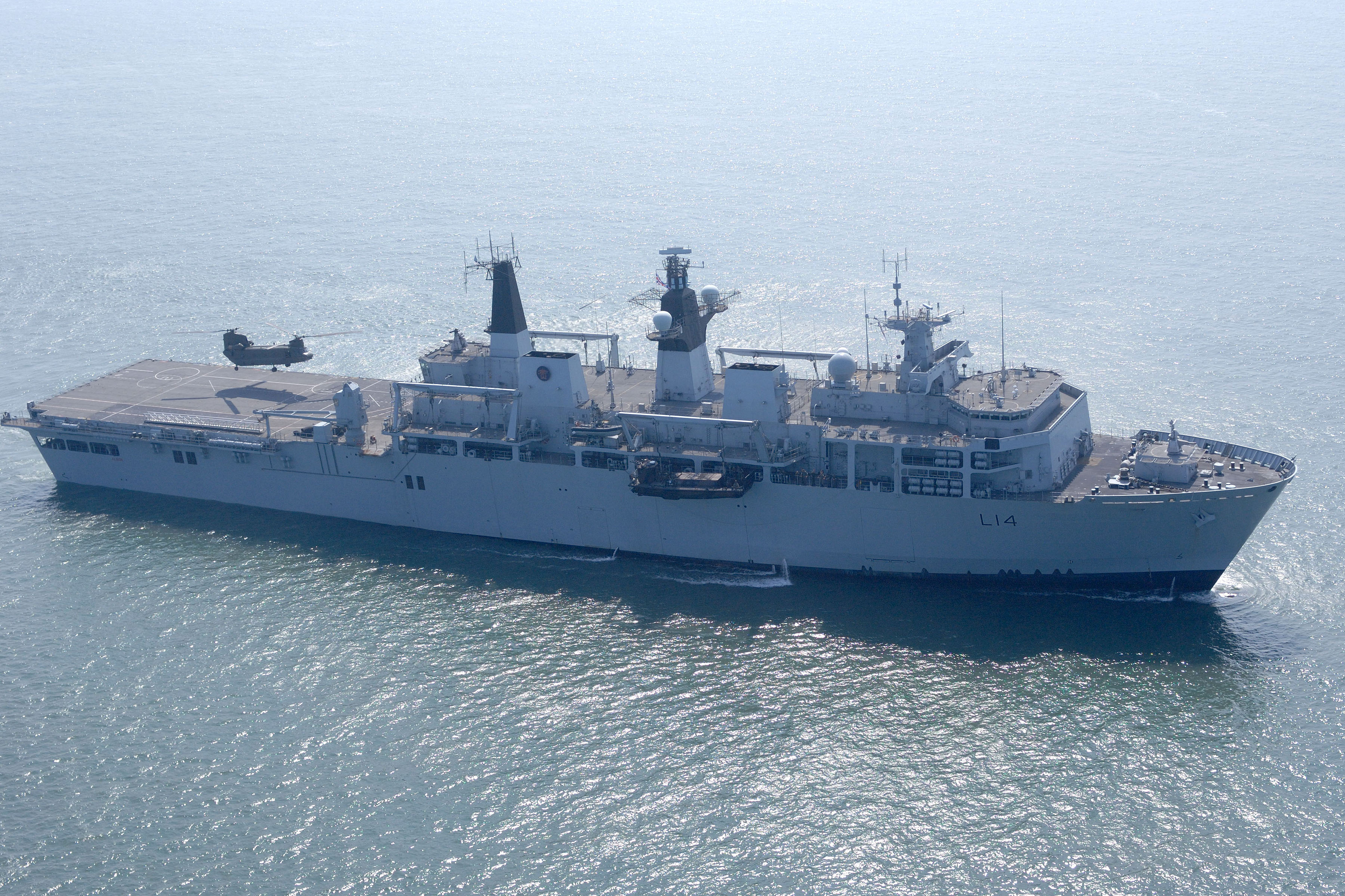 HMS_Albion_MOD_45151289.jpg