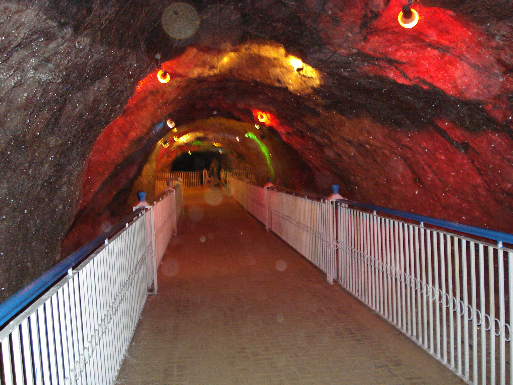 Inside_Khewra_Salt_Mines.jpg