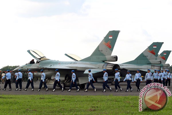 20160205antarafoto-latihan-skuadron-pesawat-tempur-f16-tni-au-040216-sp-4.jpg