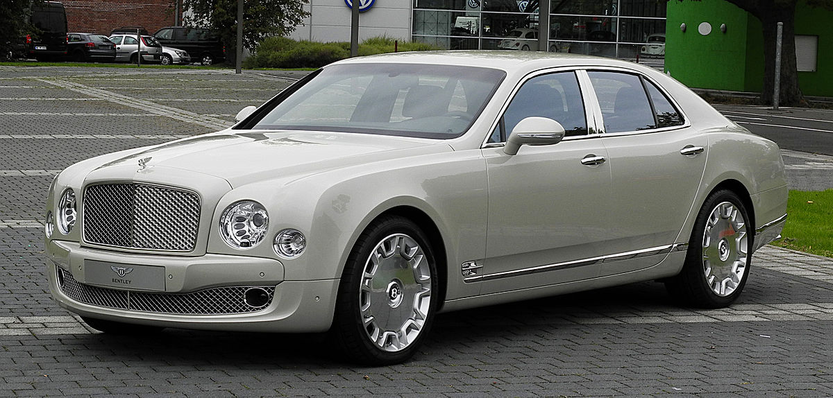 1200px-Bentley_Mulsanne_%E2%80%93_Frontansicht_%286%29%2C_30._August_2011%2C_D%C3%BCsseldorf.jpg