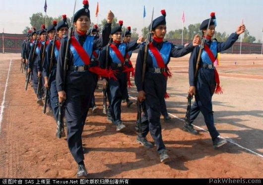 military_woman_pakistan_police_000003_jpg_530_LS3_PakWheels(com).jpg