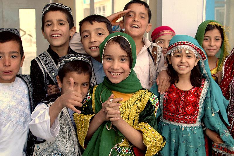 800px-Afghan_Schoolchildren_in_Kabul.jpg