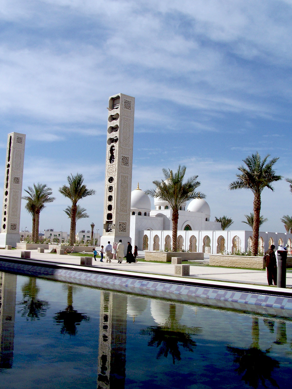 sheikh+zayed+mosque+exterior+%25285%2529.jpg