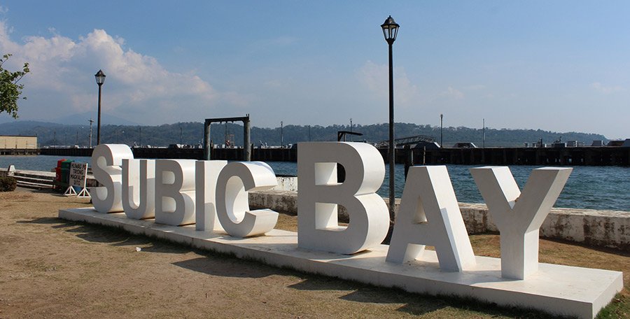 subic_bay_sign_by_the_water.jpg