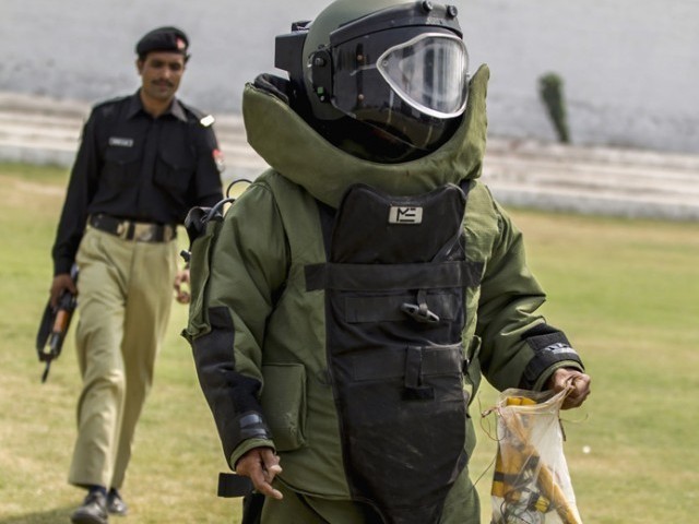 835519-bombdisposal-1423477836-387-640x480.jpg