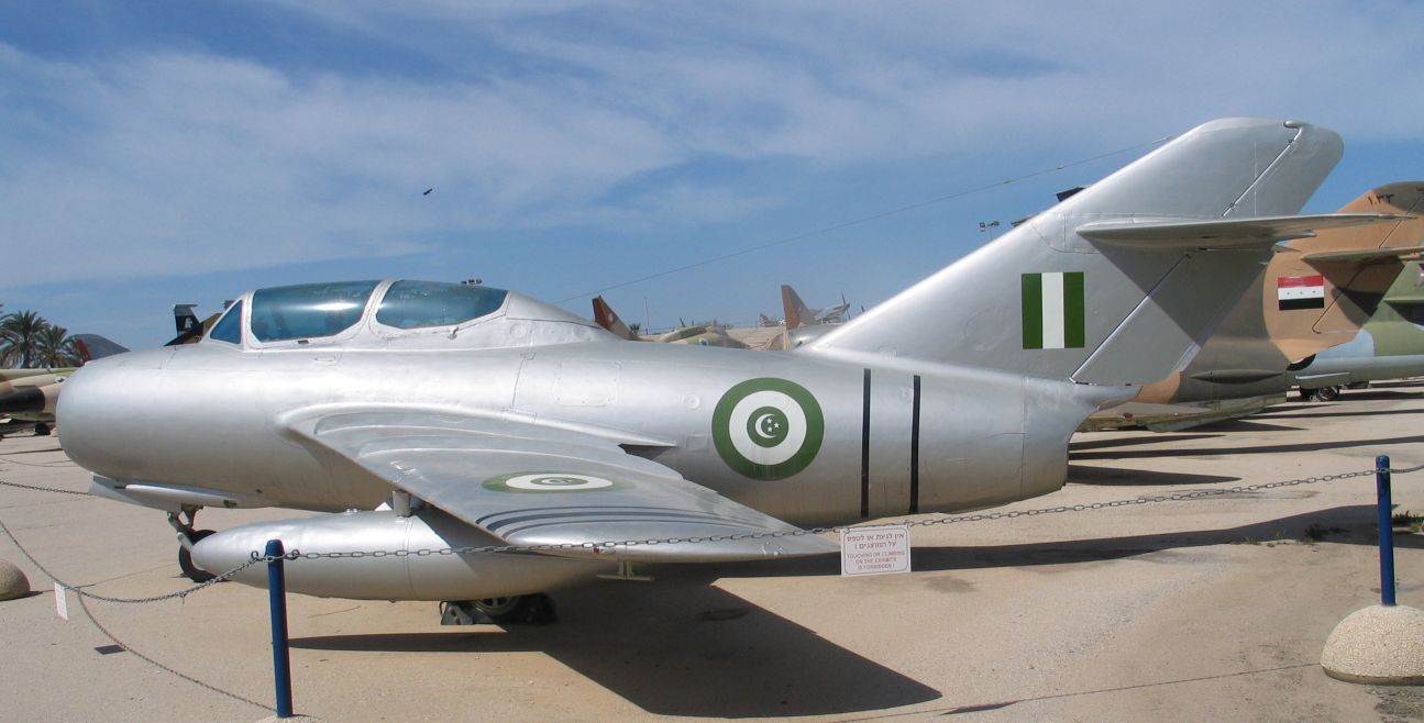 MIG-15UTI-hatzerim-2.jpg