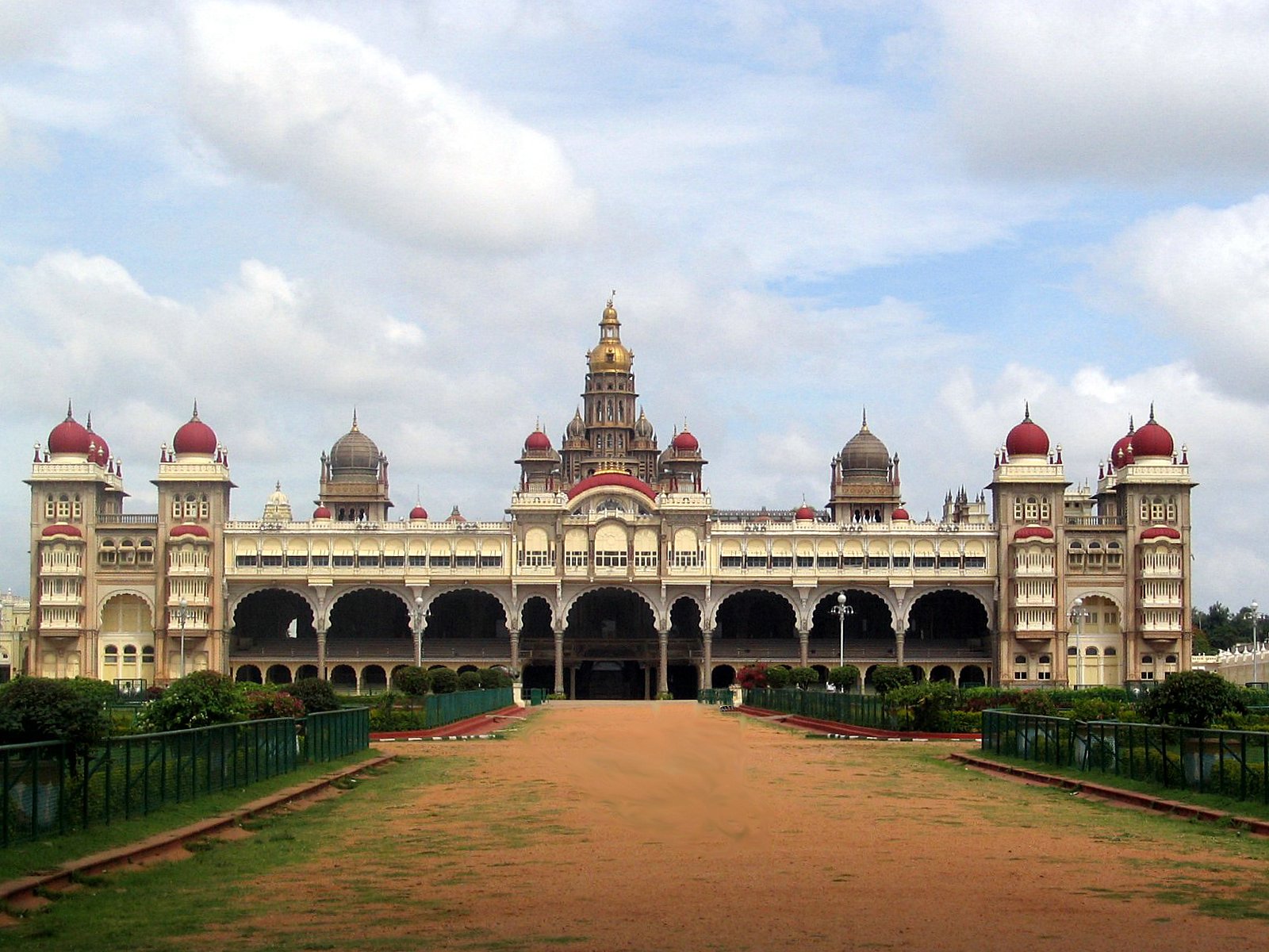 Mysore_Palace_Front_view.jpg