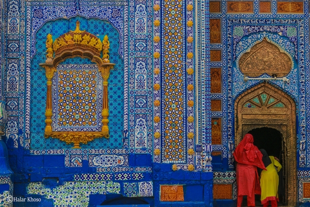 the-shrine-of-sachal-sarmast-khairpur-pakistan-built-in-the-th-century-ad-using-traditional-sindhi---62650.jpg