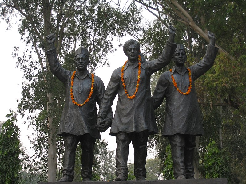 800px-Statues_of_Bhagat_Singh%2C_Rajguru_and_Sukhdev.jpg