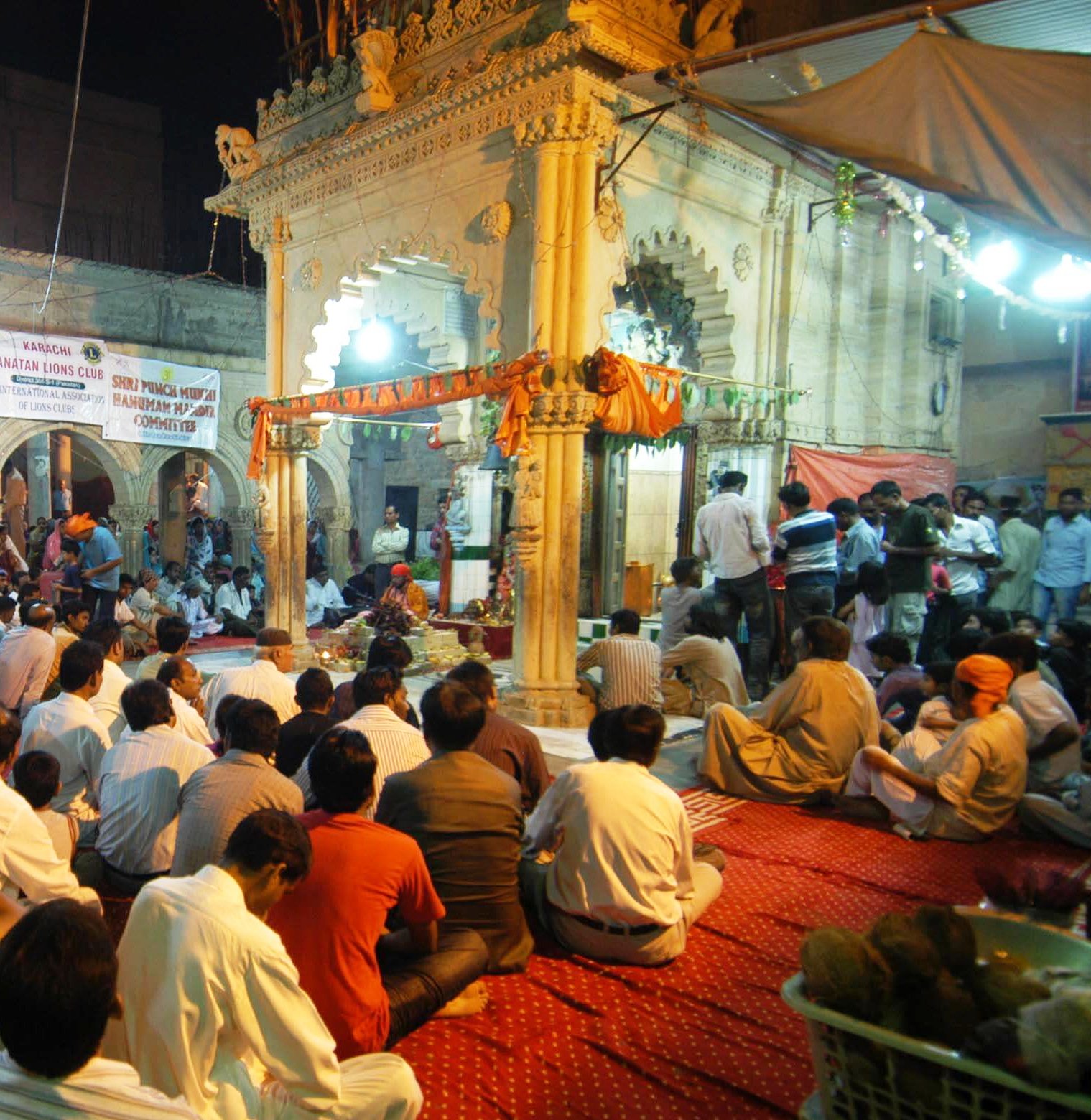 911097-hindutemplemuhammadnoman-1435462301.jpg