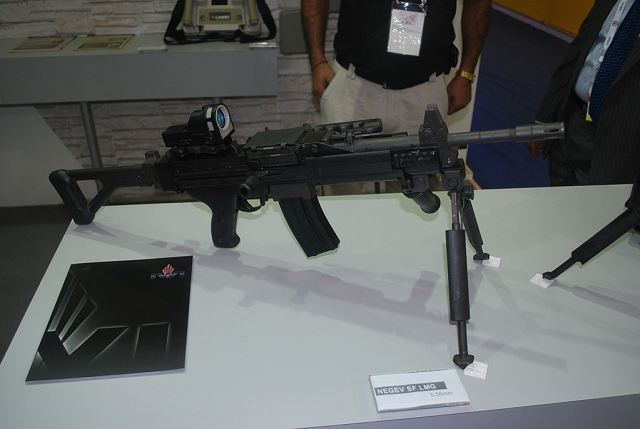 Israeli_Negev_NG7_LMG_Light_machine_gun_7-62mm_at_DefExpo_2012_defence_exhibition_New_Delhi_march_2012_002.jpg