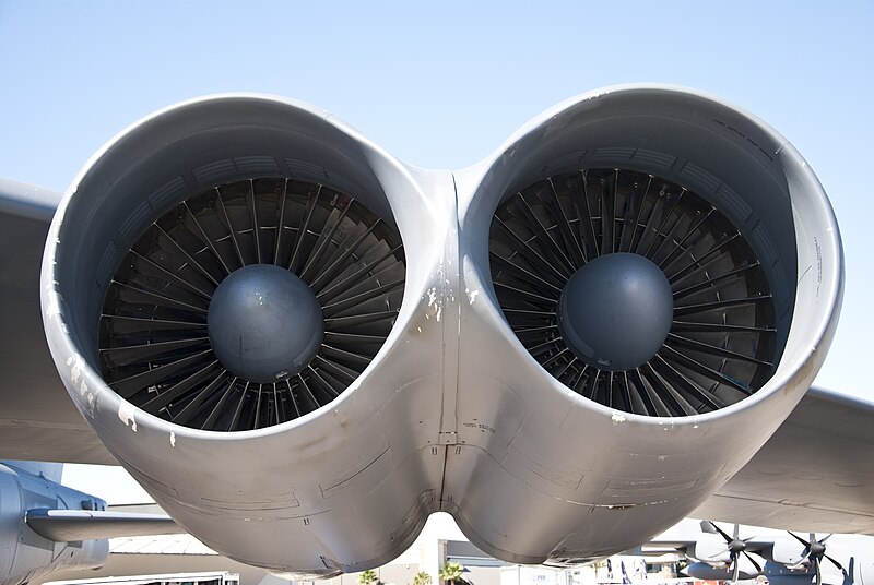 800px-USAF_B-52_Stratofortress_Engines.jpg