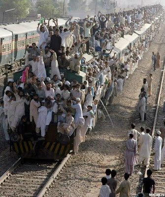 pakistan_train_02.jpg