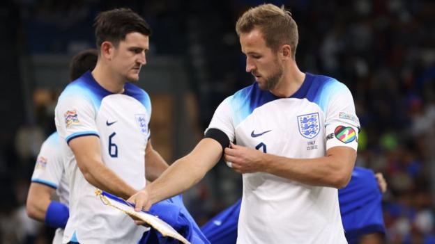 Harry Kane wears One Love captain's armband