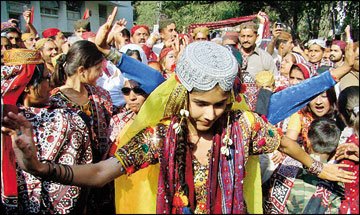 Sindhi+Dance+%28Jhumir%29.jpg