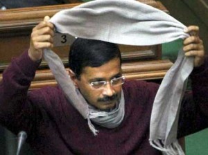 arvind-kejriwal-muffler-52c68dc81041a_exlst-300x224.jpg