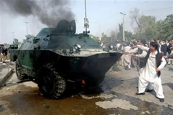 BRDM-2_wheeled_armoured_vehicle_Pakistani_army_news_06102007_002.jpg