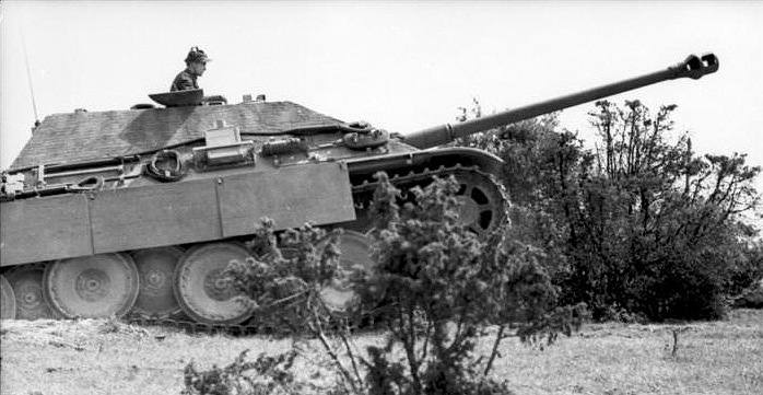 Bundesarchiv_Bild_101I-717-0017-12%2C_Frankreich%2C_Jagdpanther.2.jpg