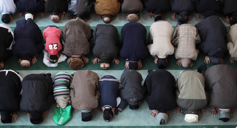 muslims-pray-830x450.jpg