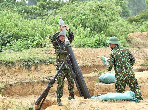 chiem-nguong-phao-binh-viet-nam-khai-hoa-sung-coi-m1943-khac-lua-rpg-7-hinh-4.jpg