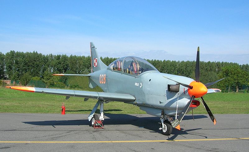 800px-PZL-130_Orlik_2b.jpg