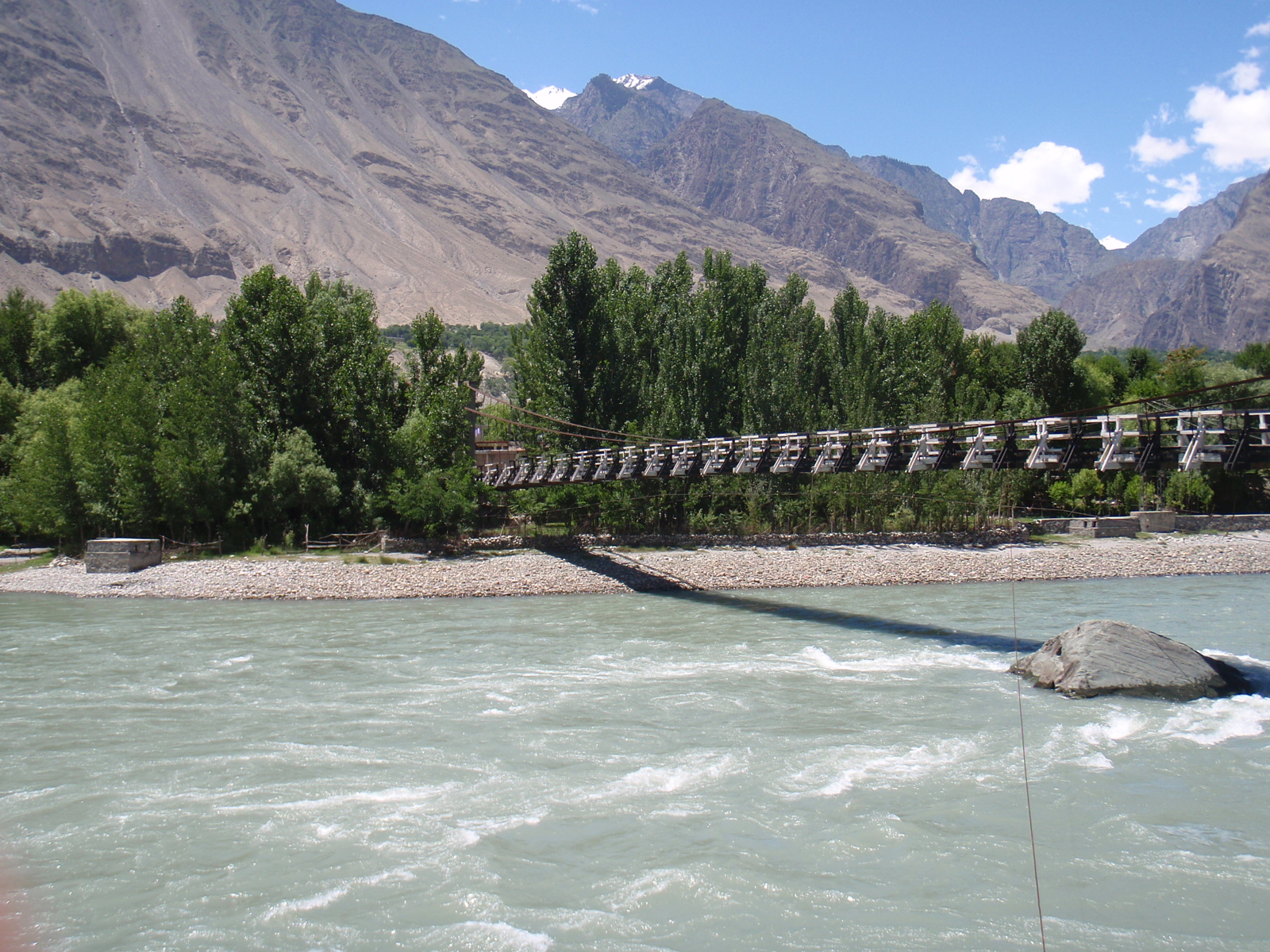 Bridge_over_the_Gilgit_River.jpg