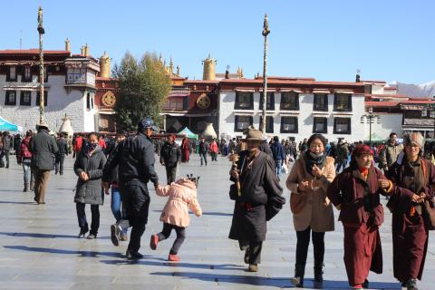 tibet-lhasa-jokhang-temple-china.JPG