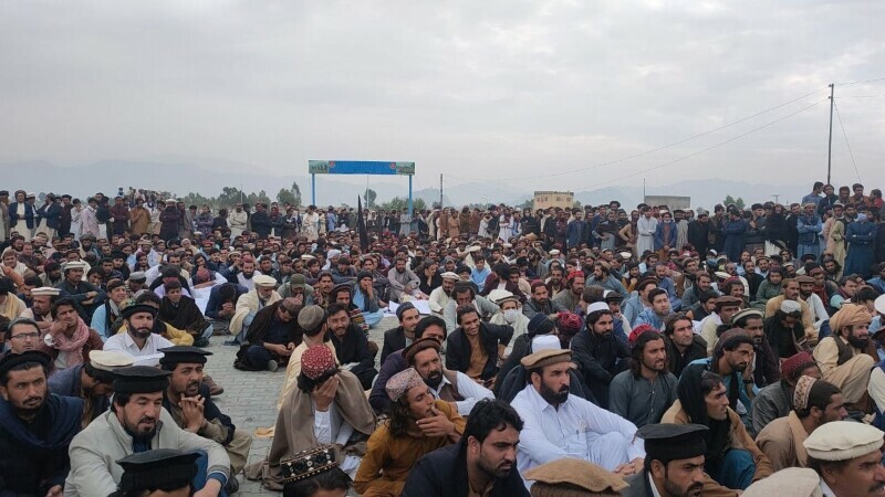 <p>Hundreds of people took to the streets in South Waziristan’s Wana district on Sunday. — Photo by Sirajuddin</p>
