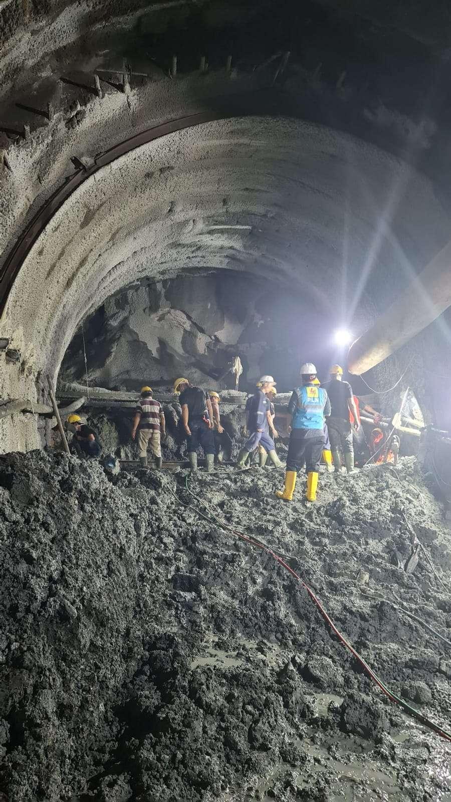 Tuntaskan-Penggalian-Terowongan-Waterway-PLN-Siap-Selesaikan-Proyek-PLTA-Jatigede-B.jpg