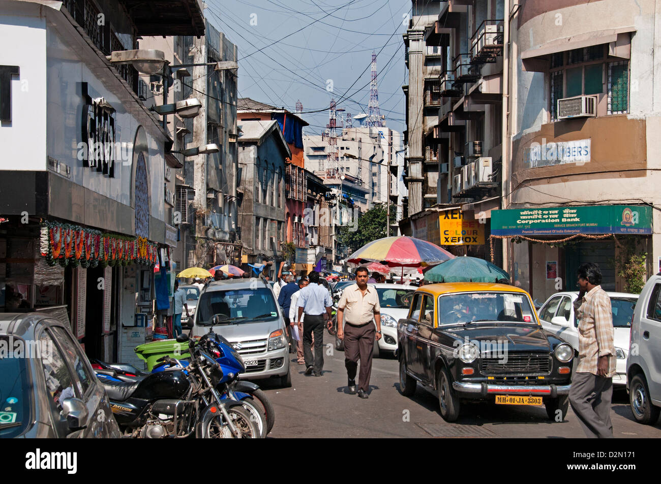 mumbai-street-in-fort-bombay-india-taxi-car-D2N171.jpg