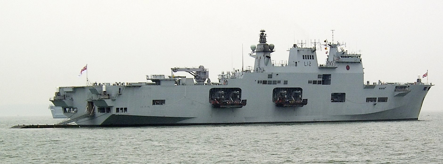 HMS_Ocean_IFOS2005%2C_cropped.jpg