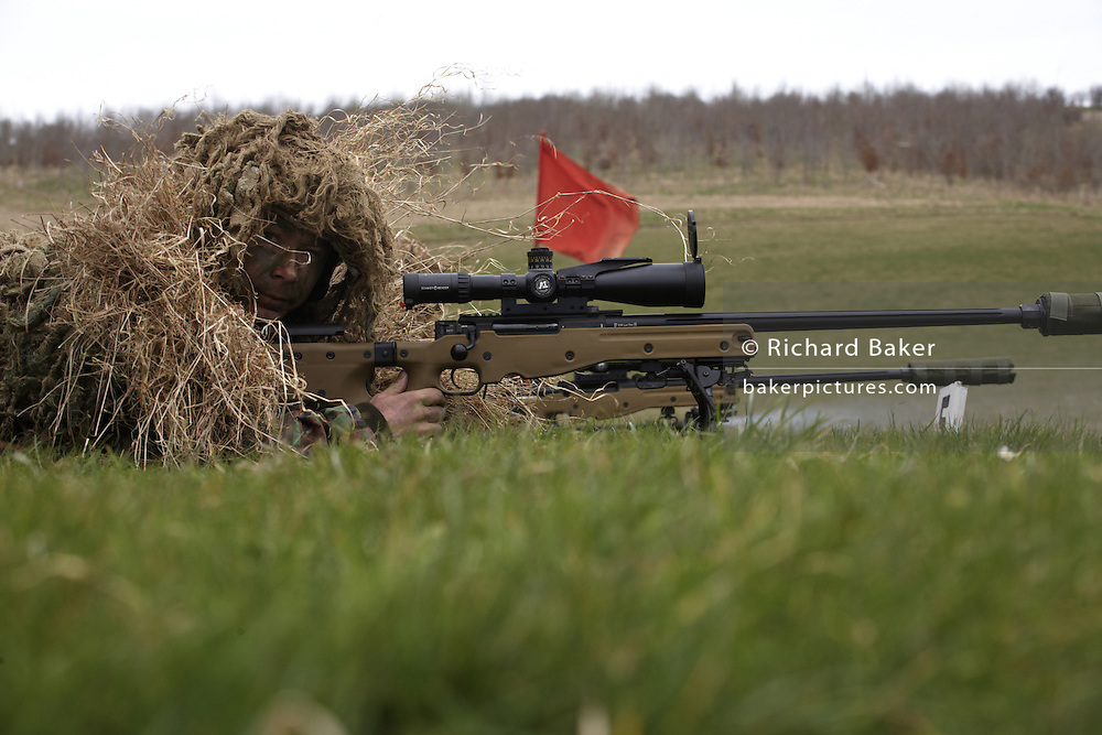 sniper-rifle07-06-03-2008.jpg