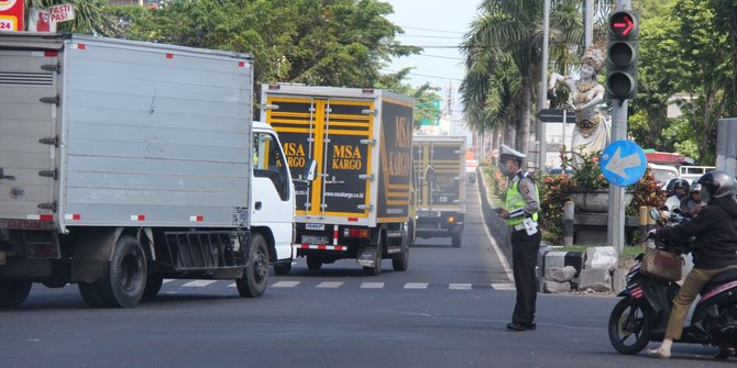 raja-salman-dan-rombongan-bawa-lebih-dari-16-ton-oleh-oleh-bali.jpg