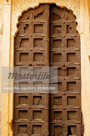 625-00805380em-Close-up-of-an-ancient-wooden-door--Jaisalmer--Rajasthan--India.jpg