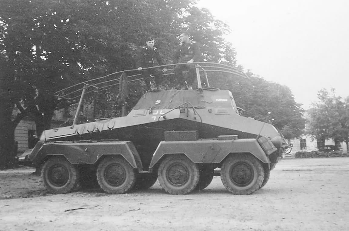 SdKfz_263_Schwerer_Panzerspahwagen_8-Rad.jpg