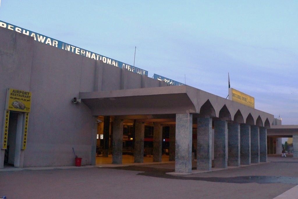 Peshawar_Airport_(retouched).JPG