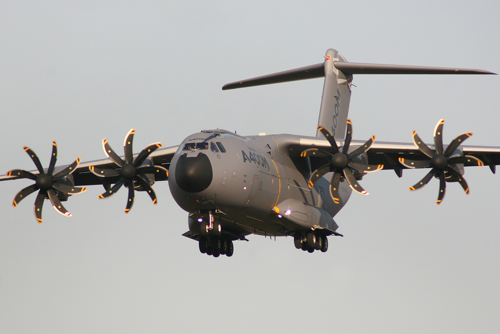 Airbus_A400M_EC-404_MSN_004_at_Seville.jpg