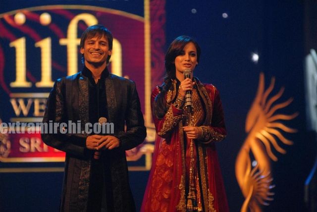 normal_IIFA_Fashion_Extravaganza_Hosts_Dia_Mirza_and_Vivek_Oberoi.JPG