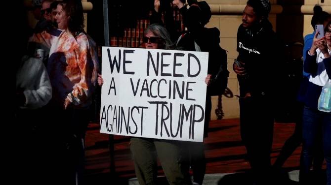 trumpvaccine.jpg