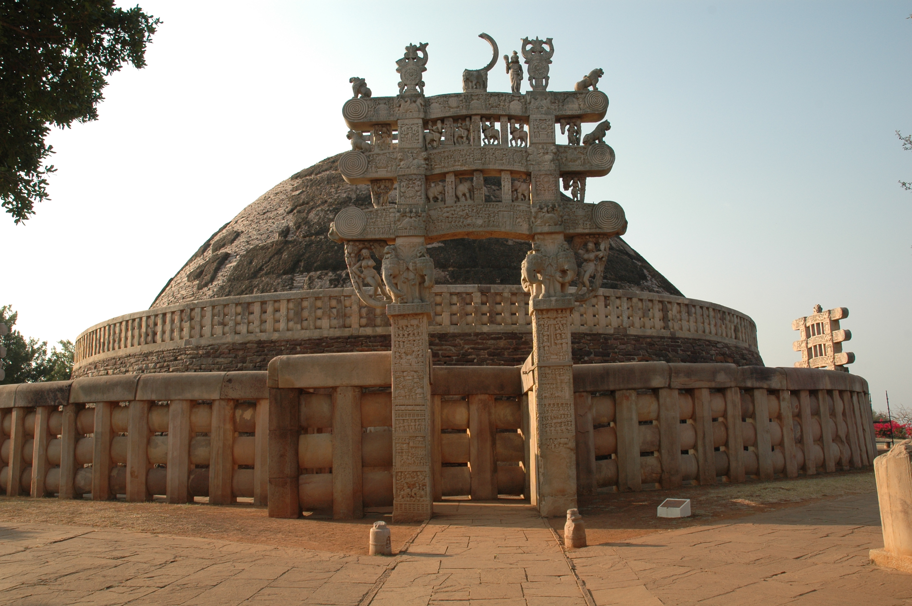 Sanchi_Stupa.jpg