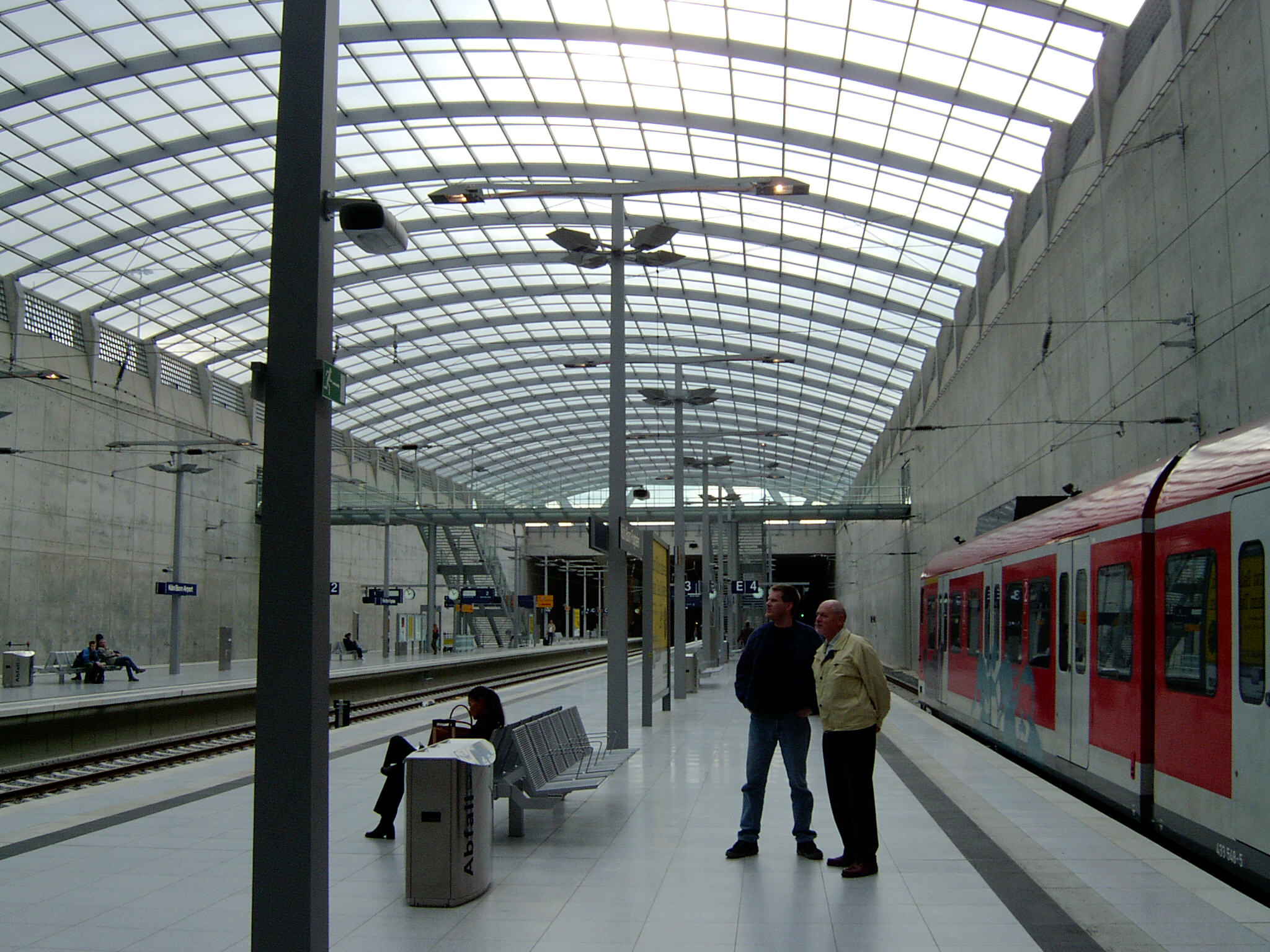 Cologne_Bonn_Airport_Station.jpg