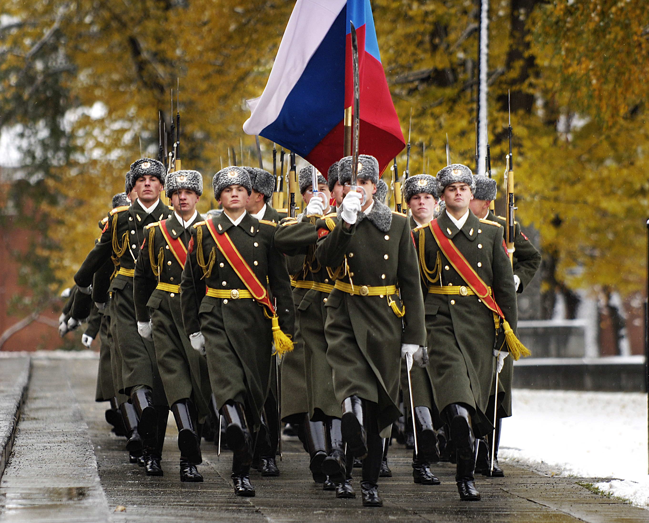 Russian_honour_guard_in_Alexander_Garden.jpg